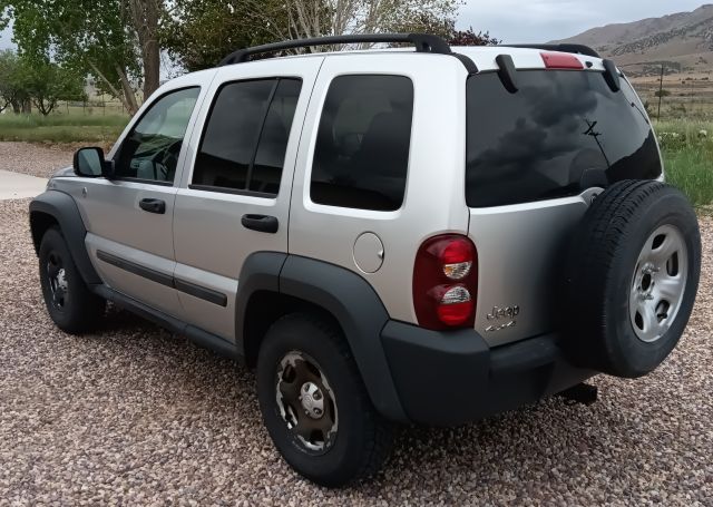 2006 LIBERTY 4X4 SILVER (15).jpg